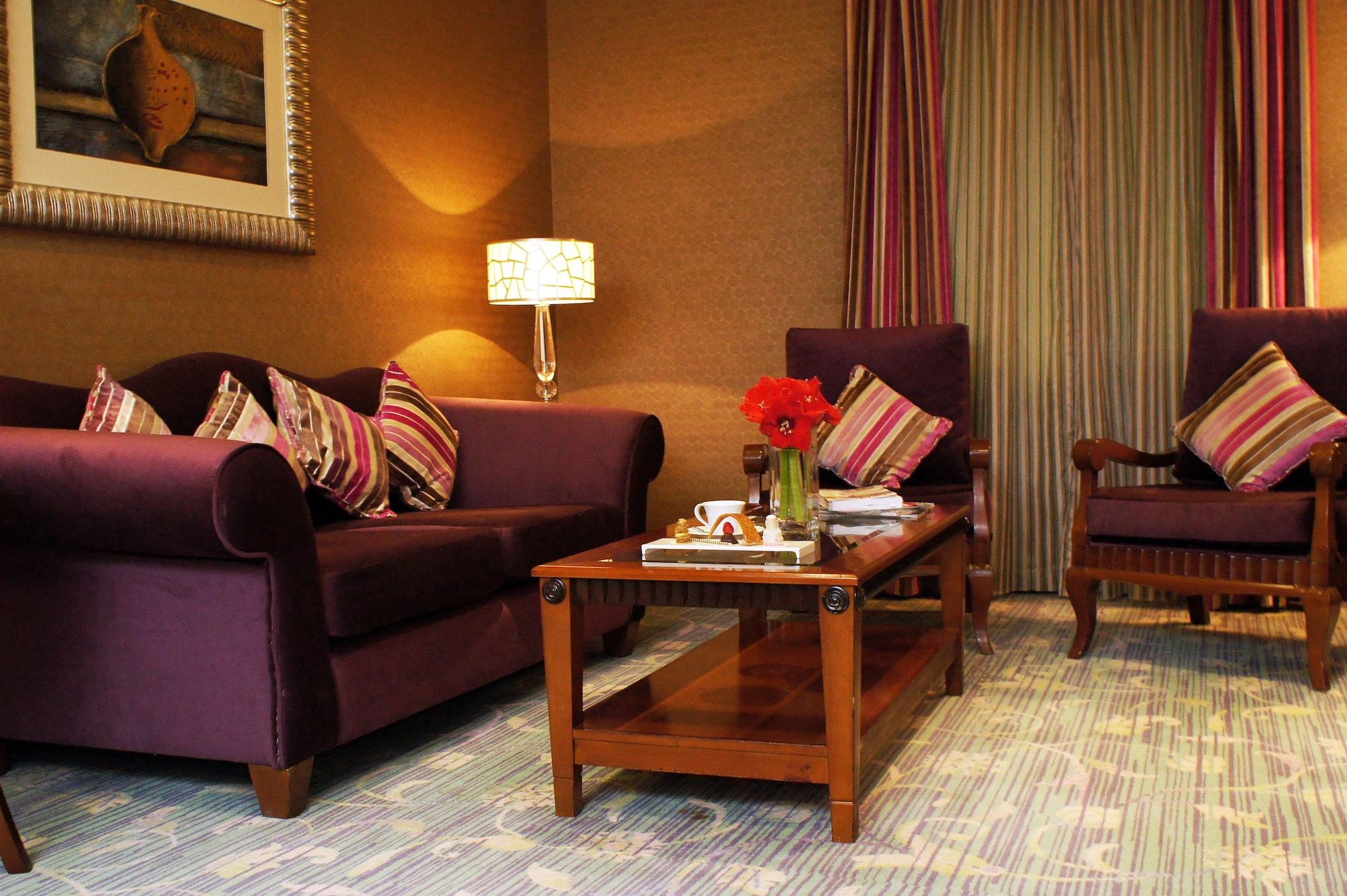 Grand Regency Doha, Trademark Collection By Wyndham Exterior foto A living room