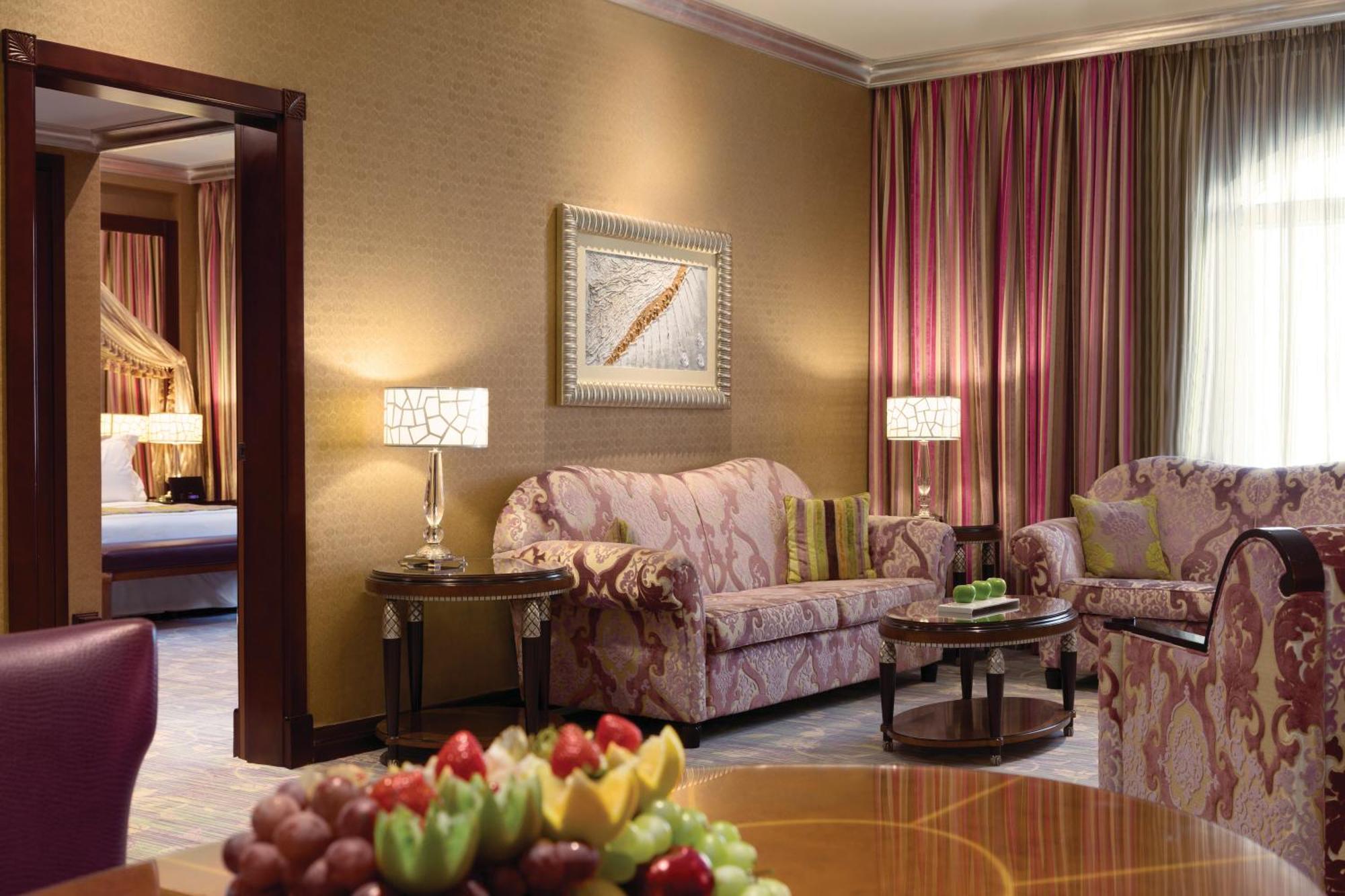 Grand Regency Doha, Trademark Collection By Wyndham Exterior foto A suite at the Emirates Palace