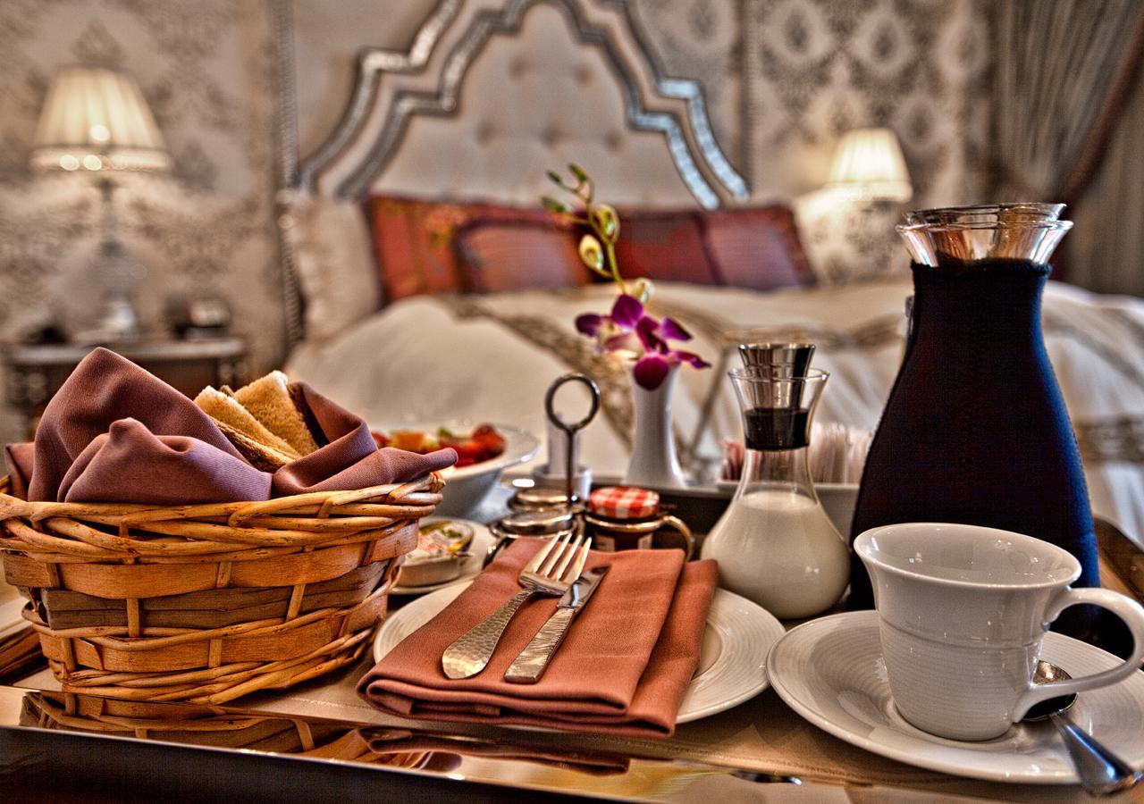 Grand Regency Doha, Trademark Collection By Wyndham Exterior foto Room service